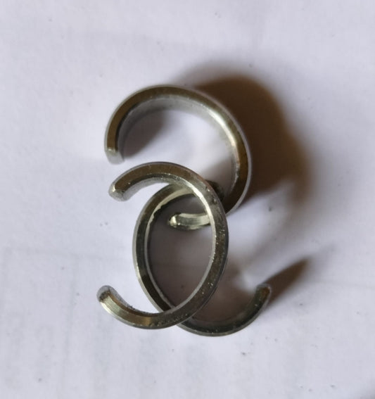 2 Pieces 9mm Alexander Parrot Cut Leg Ring Stainless Steel
